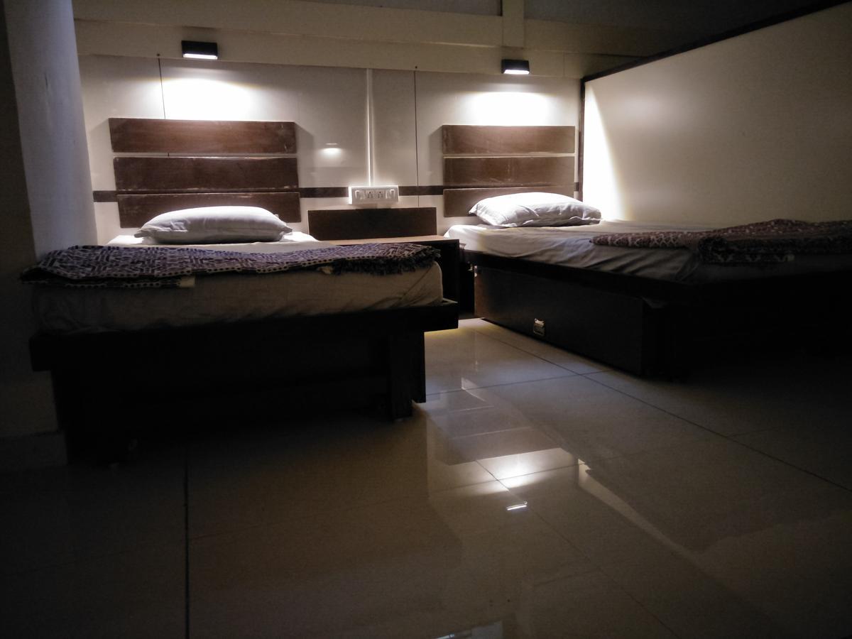 אחמדאבאד Night Halt Dormitory מראה חיצוני תמונה