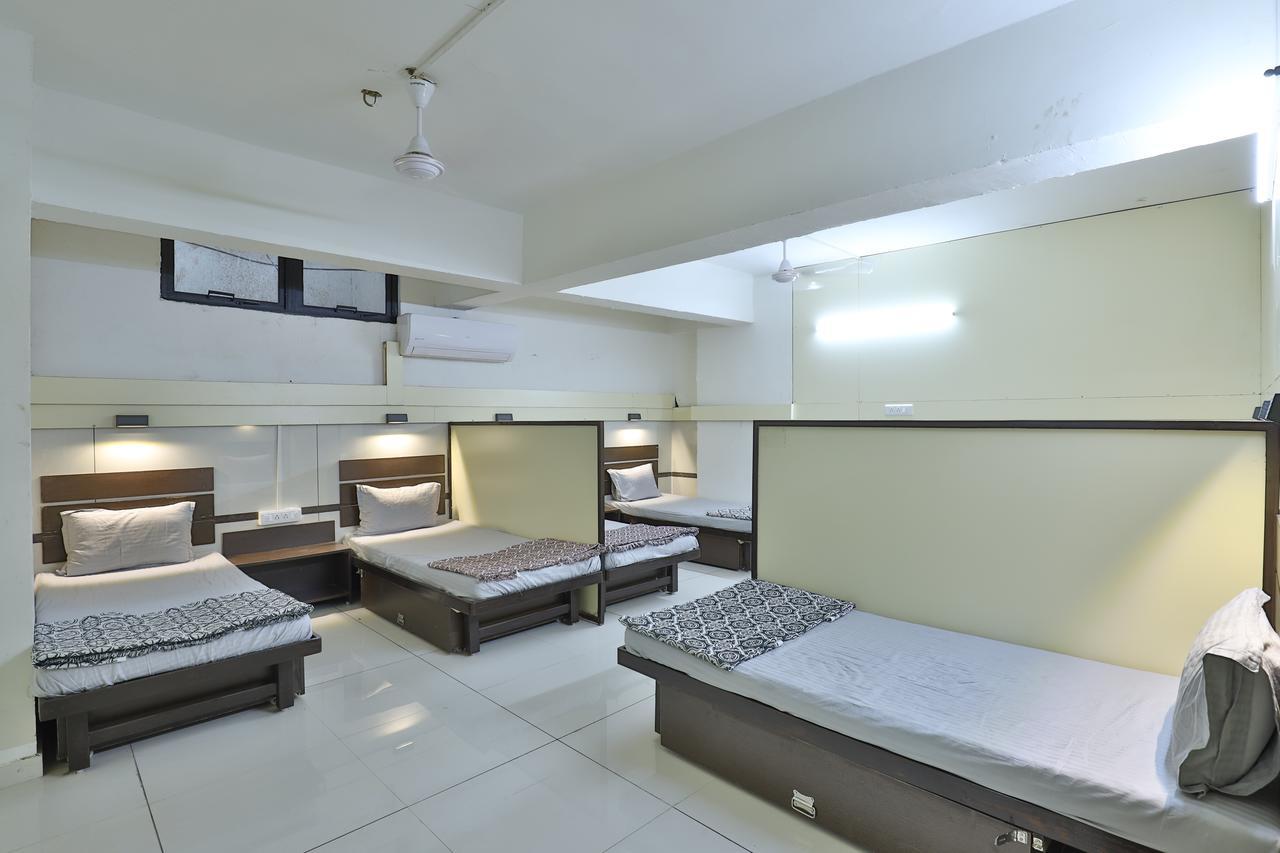 אחמדאבאד Night Halt Dormitory מראה חיצוני תמונה