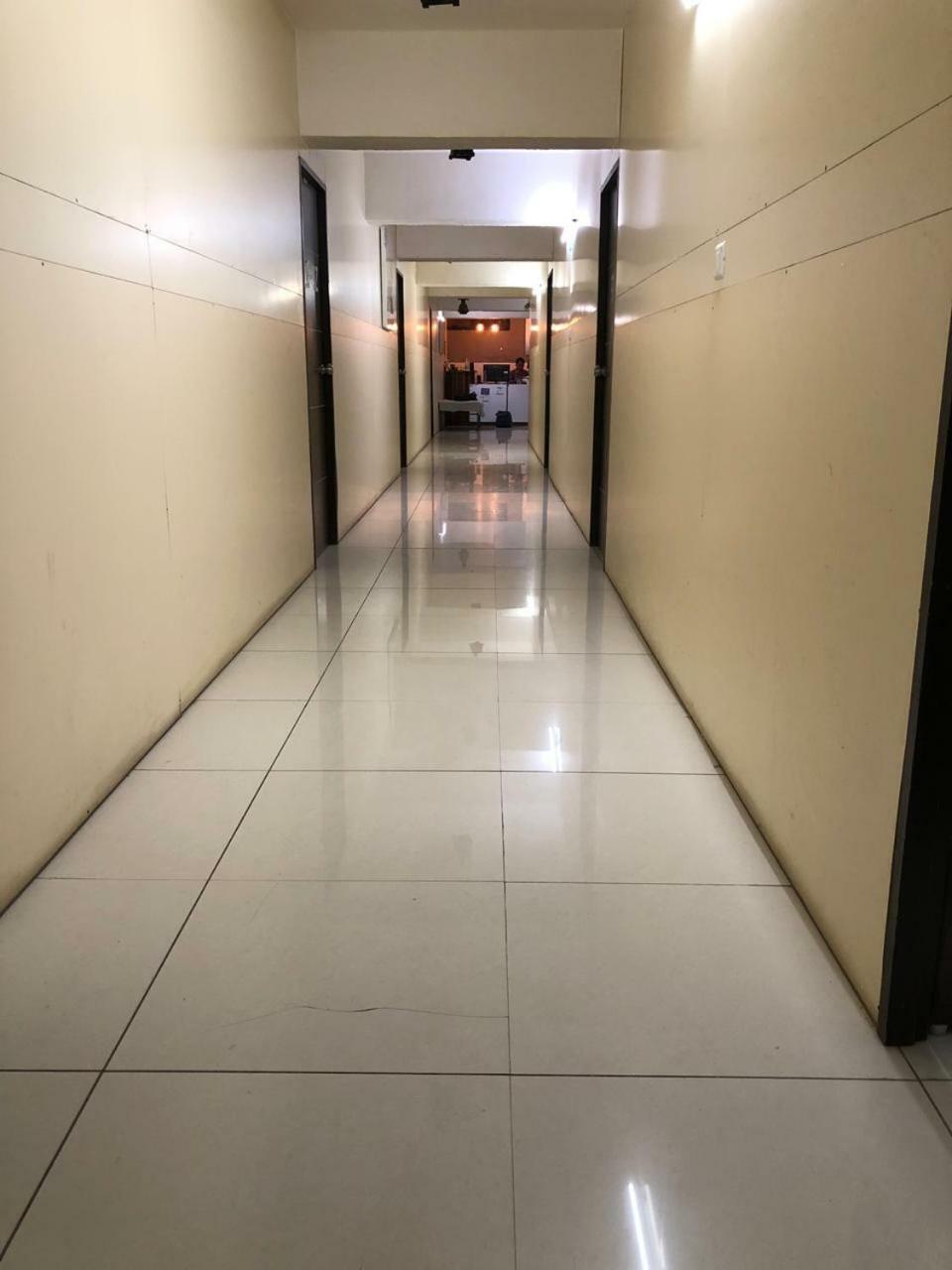 אחמדאבאד Night Halt Dormitory מראה חיצוני תמונה